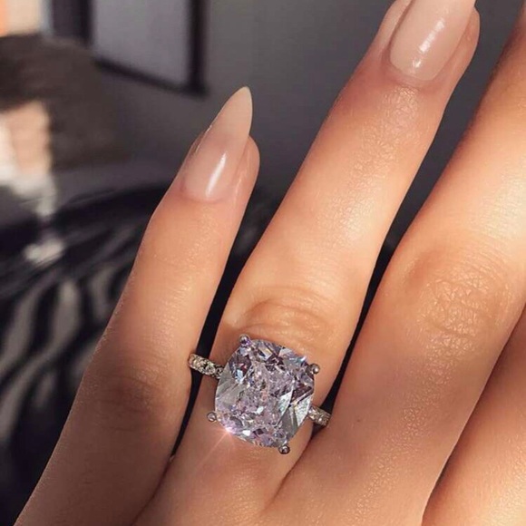 👑WOMEN’S LUXURIOUS SQUARE DIAMOND RING! - Picture 2 of 4